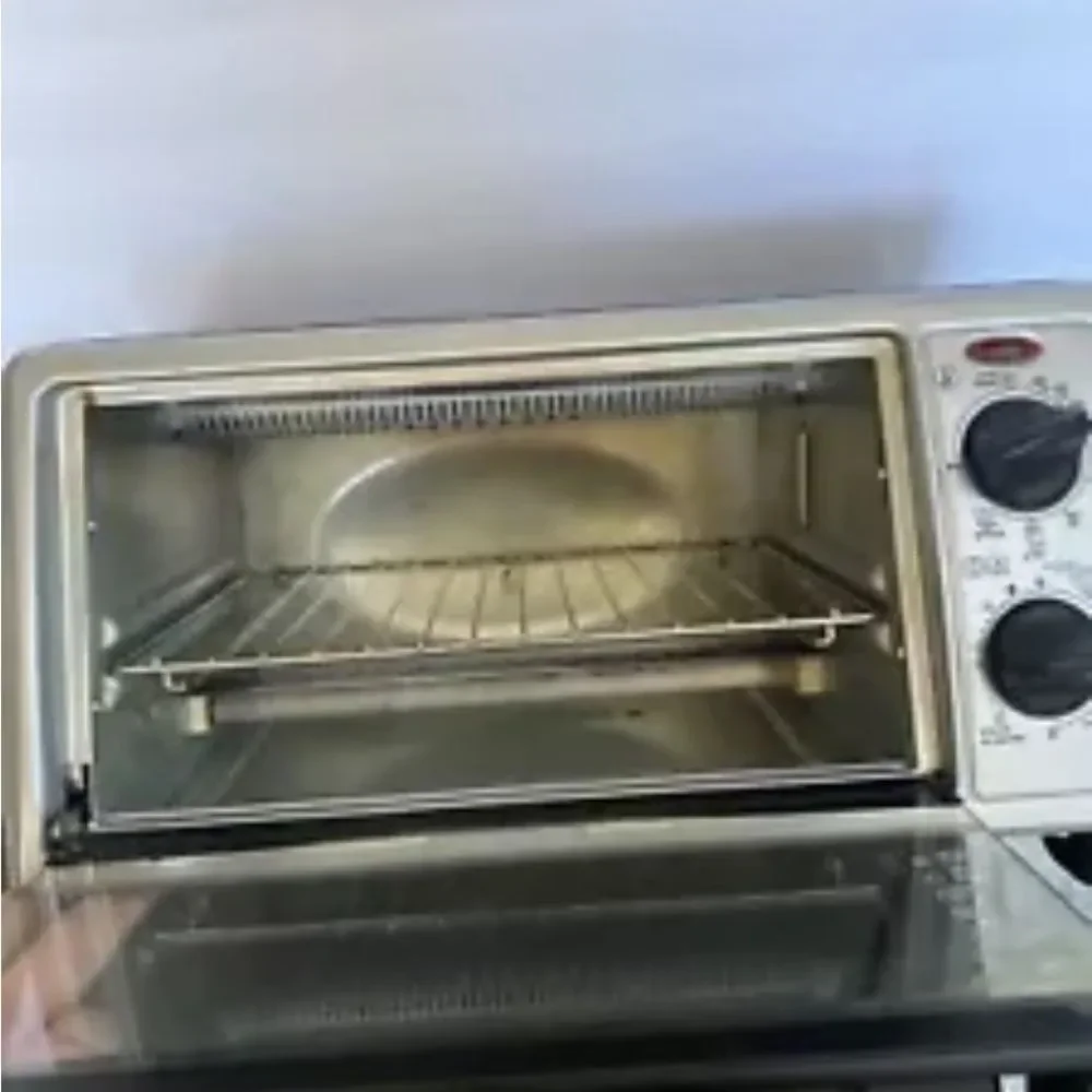 Black & Decker 4-Slice Toast-R-Oven Even Toast Technology TO1322SBD Timer